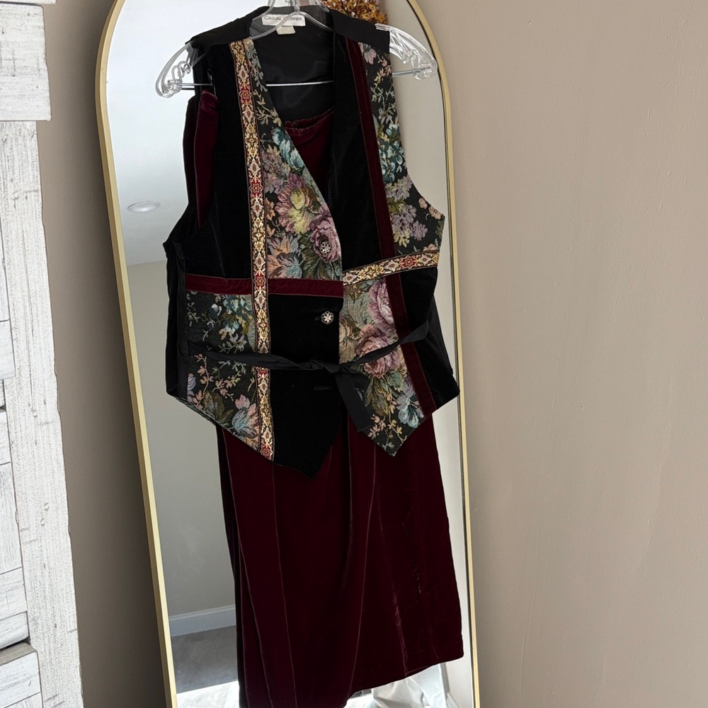 Chaus Multicolor Floral Velvet Vest